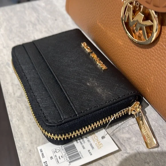 Michael Kors Jet Set Travel Medium Zip Around Card Case Color: BlackNWT